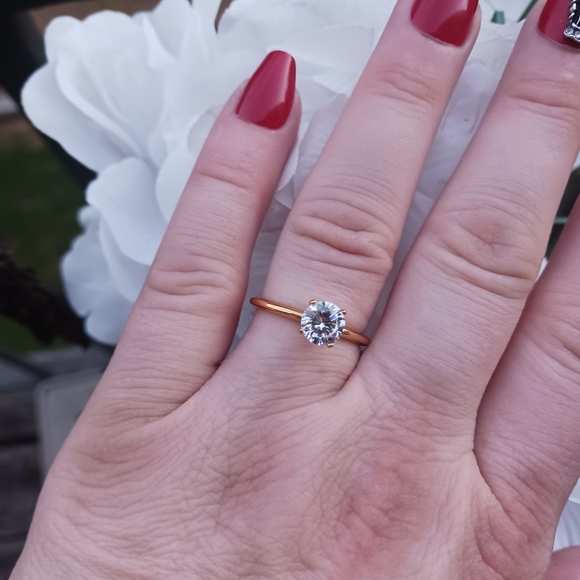 5/$20 - Gold Toned Round Cut Solitaire Ring - Size 8 - Picture 2 of 7